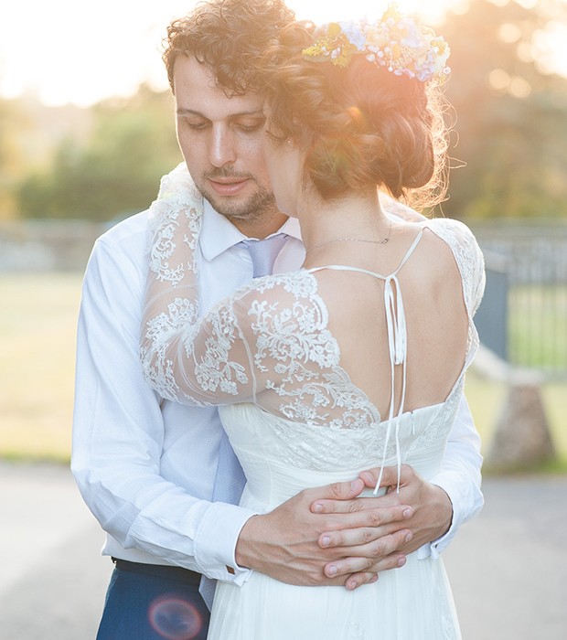 COUNTRY WEDDING WITH A TOUCH OF NEON